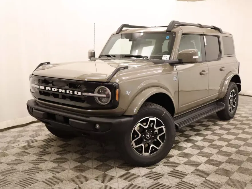 2025 Ford Bronco Outer Banks photo 1