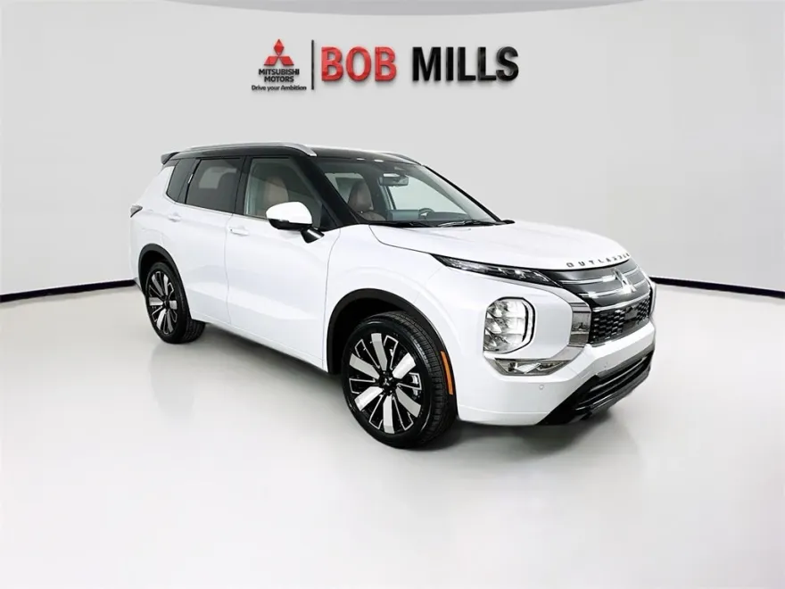 2025 Mitsubishi Outlander SEL photo 1