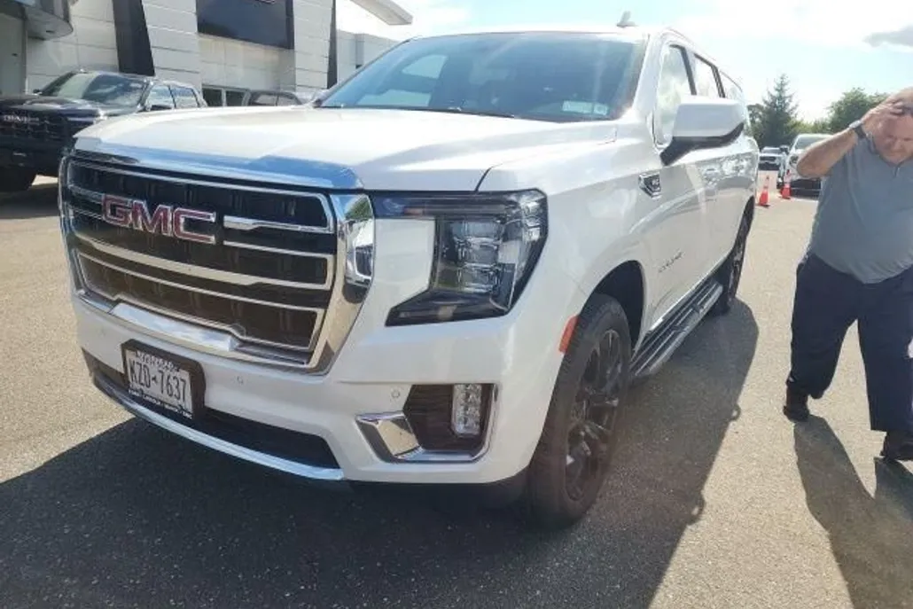 2023 Gmc Yukon XL SLT photo 1