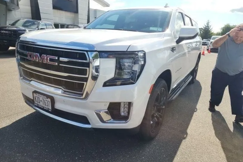 2023 Gmc Yukon XL SLT photo 1