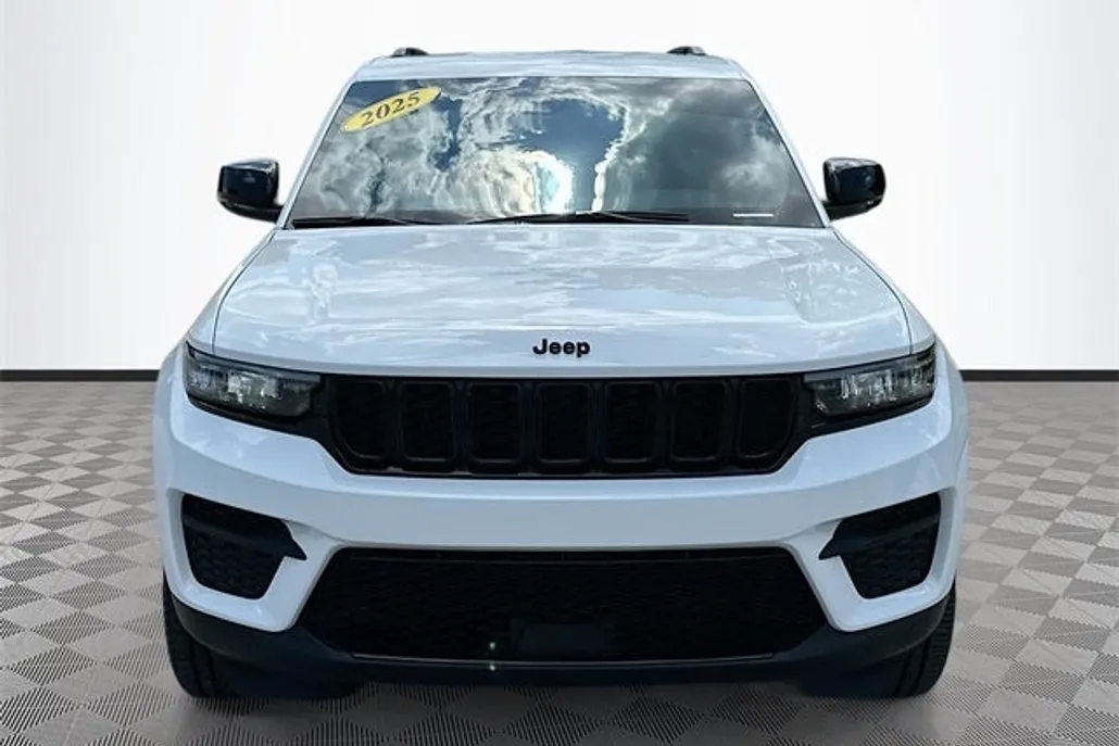 2025 Jeep Grand Cherokee Altitude photo 1