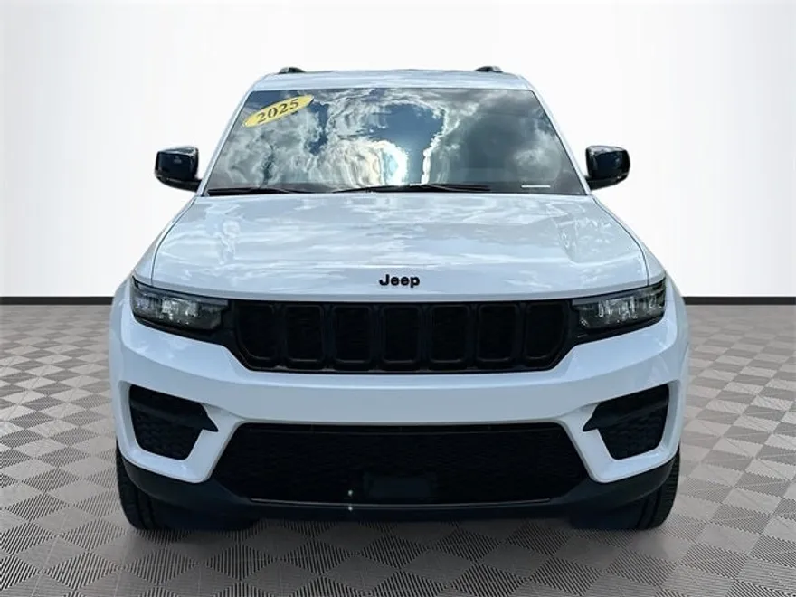 2025 Jeep Grand Cherokee Altitude photo 1