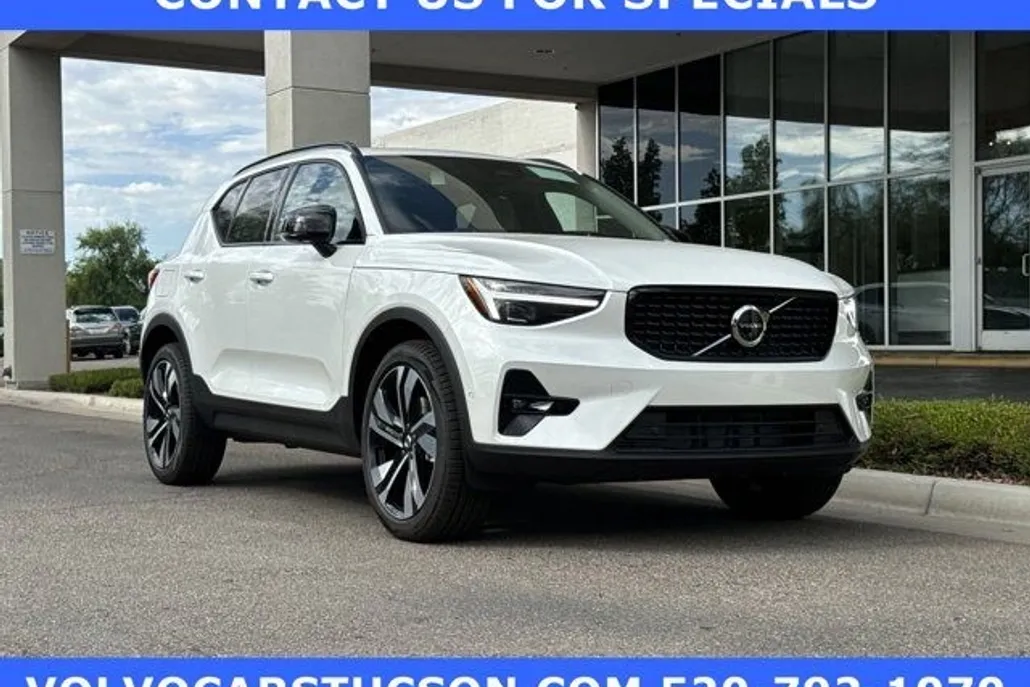 2025 Volvo XC40 Plus photo 1