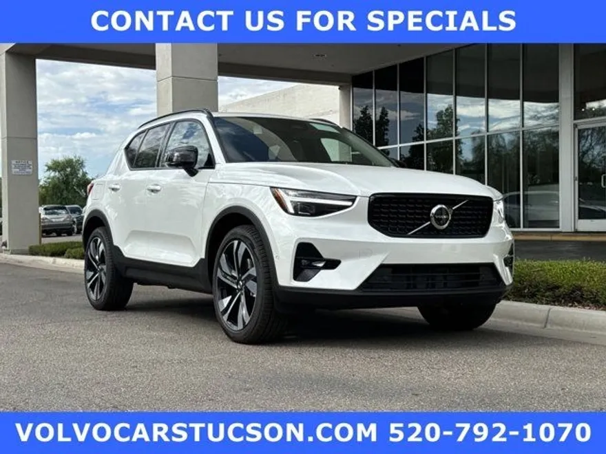2025 Volvo XC40 Plus photo 1