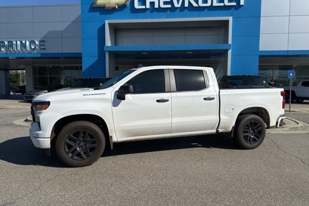 2025 Chevrolet Silverado 1500 Custom photo 1