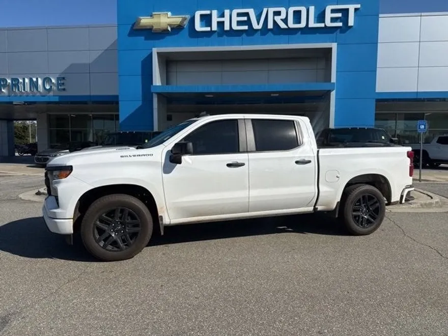 2025 Chevrolet Silverado 1500 Custom photo 1