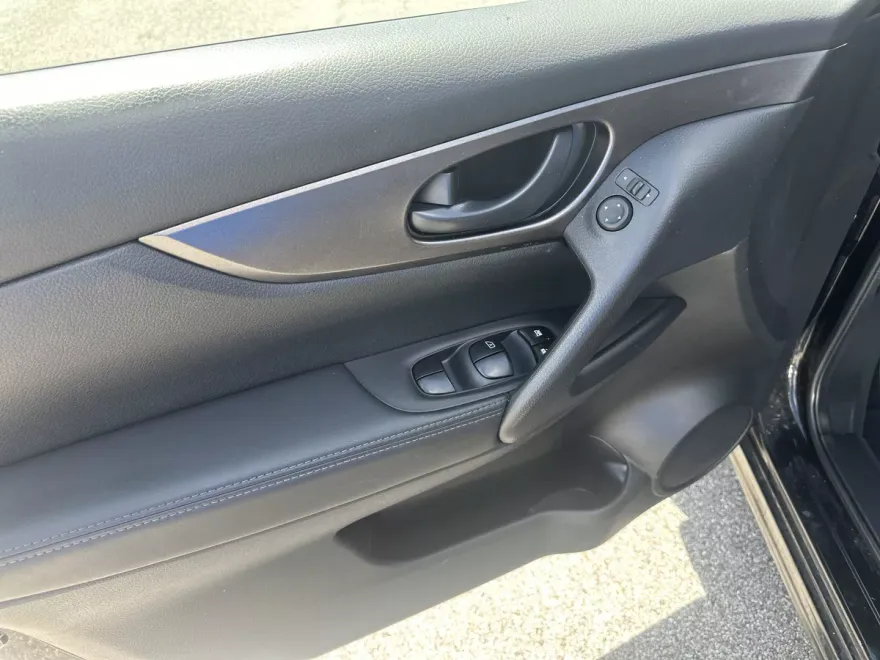 2020 Nissan Rogue Sport S photo 1