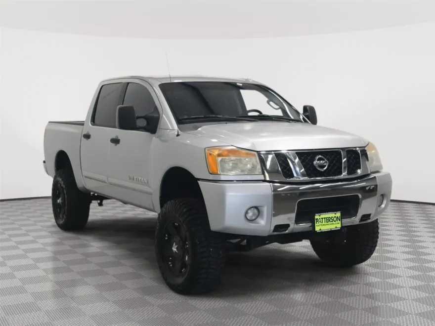 2012 Nissan Titan SV photo 1