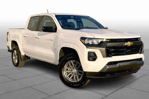 2023 Chevrolet Colorado LT photo 2