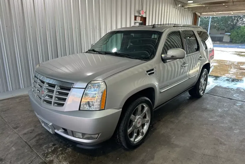 2010 Cadillac Escalade Sport photo 1