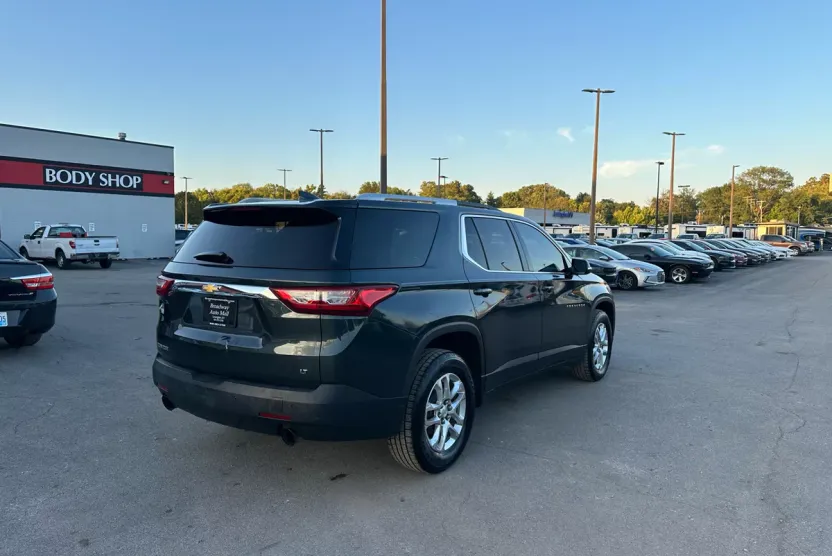 2018 Chevrolet Traverse Cloth 1LT photo 1