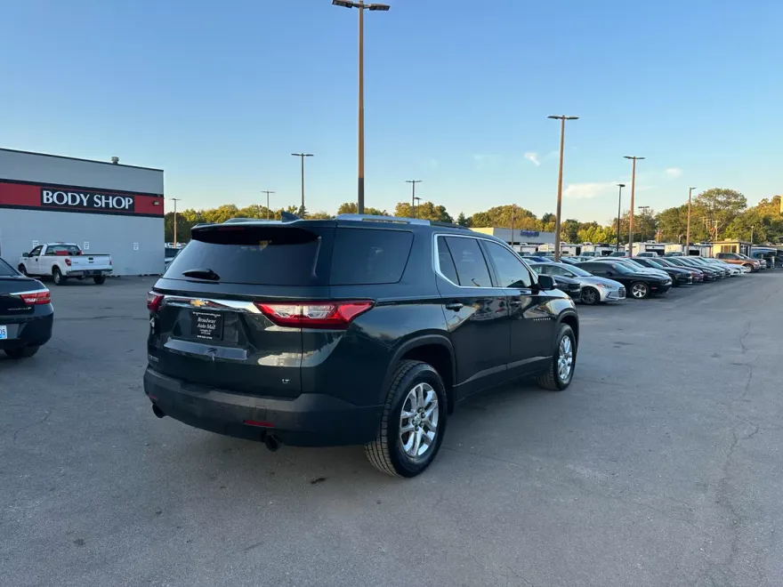 2018 Chevrolet Traverse Cloth 1LT photo 1