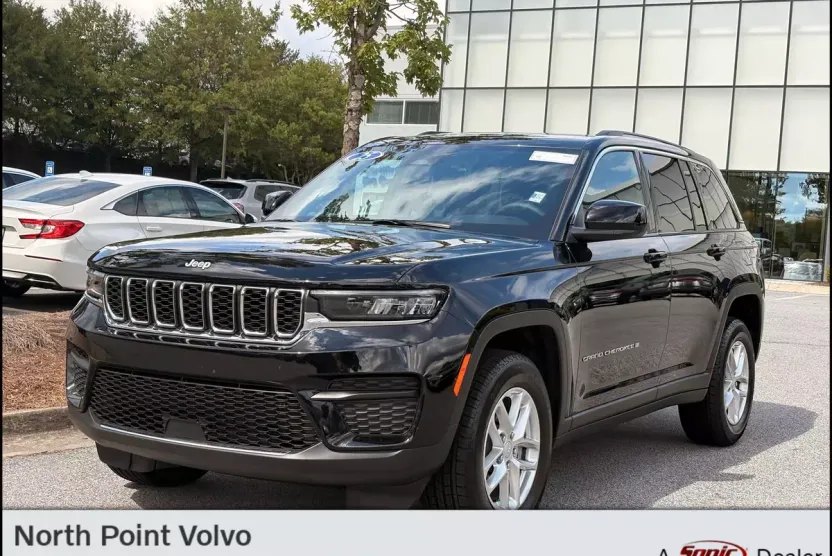 2025 Jeep Grand Cherokee Laredo photo 1