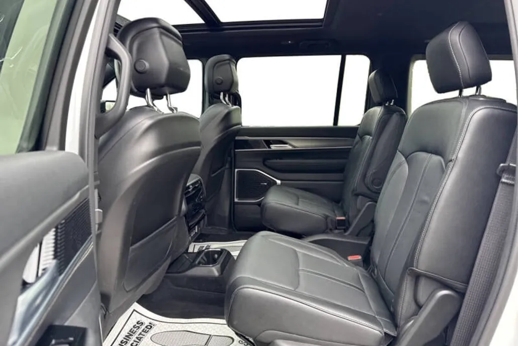 2024 Jeep Wagoneer Carbide photo 1