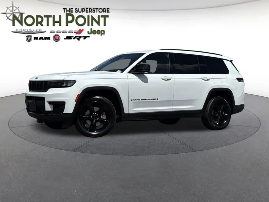2022 Jeep Grand Cherokee Laredo Altitude photo 1