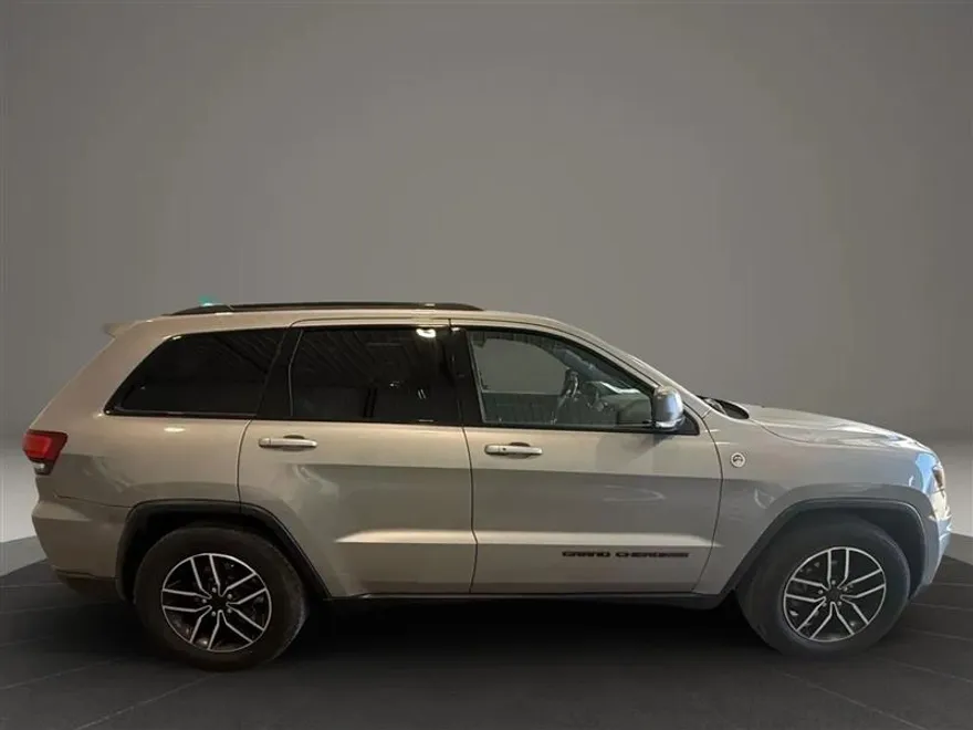 2020 Jeep Grand Cherokee Trailhawk photo 1