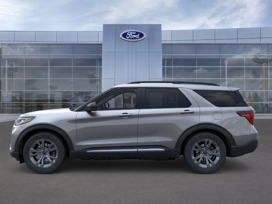 2025 Ford Explorer photo 1