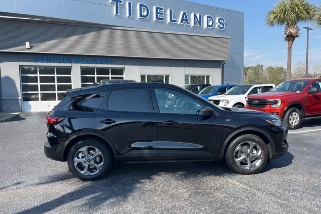 2025 Ford Escape ST-Line photo 1