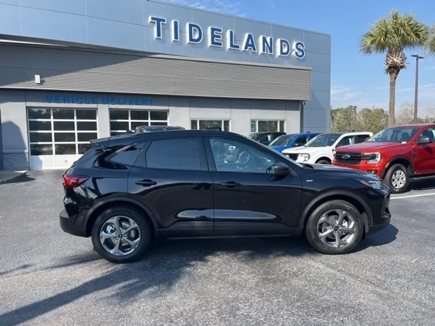2025 Ford Escape ST-Line photo 1