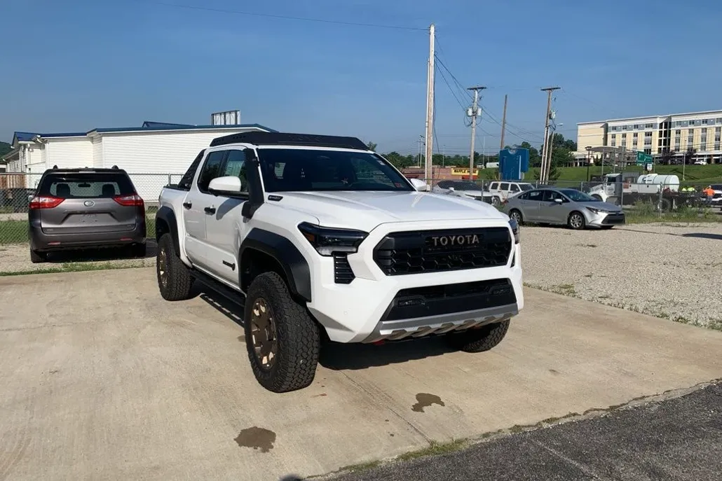 2025 Toyota Tacoma Trailhunter photo 1