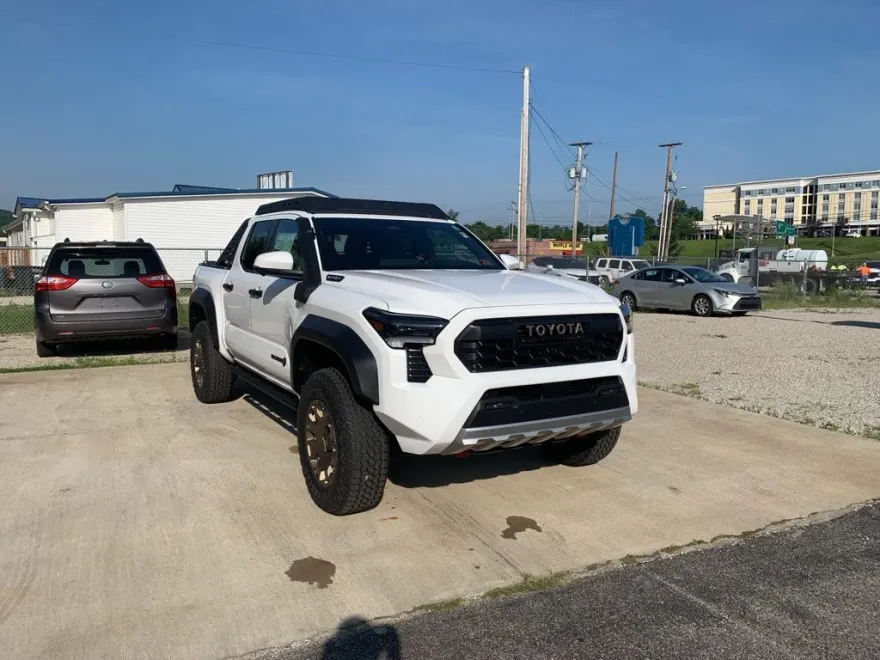2025 Toyota Tacoma Trailhunter photo 1