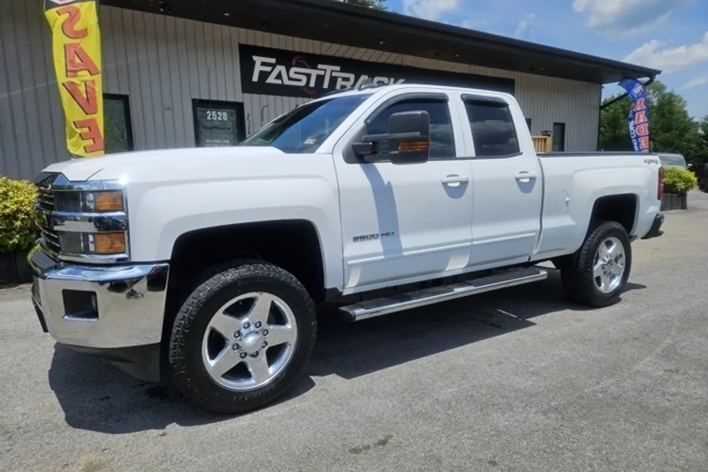 2015 Chevrolet Silverado 2500HD LT photo 1