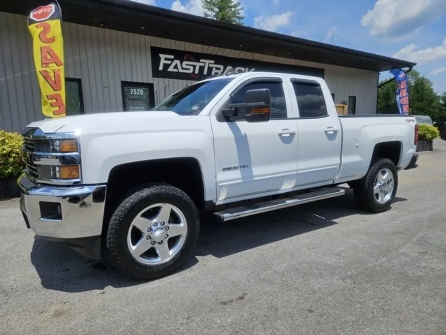 2015 Chevrolet Silverado 2500HD LT photo 1