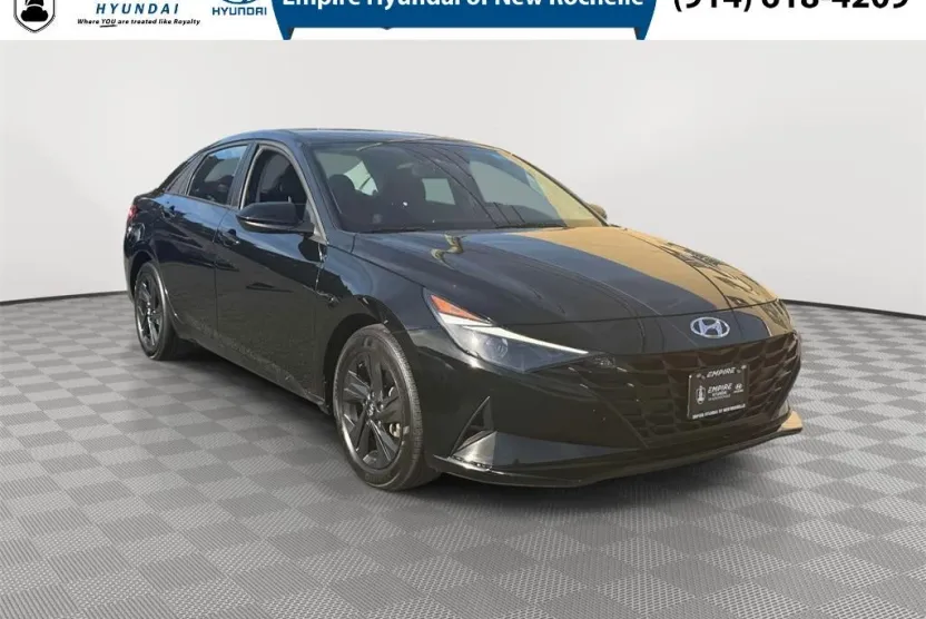 2023 Hyundai Elantra SEL photo 1