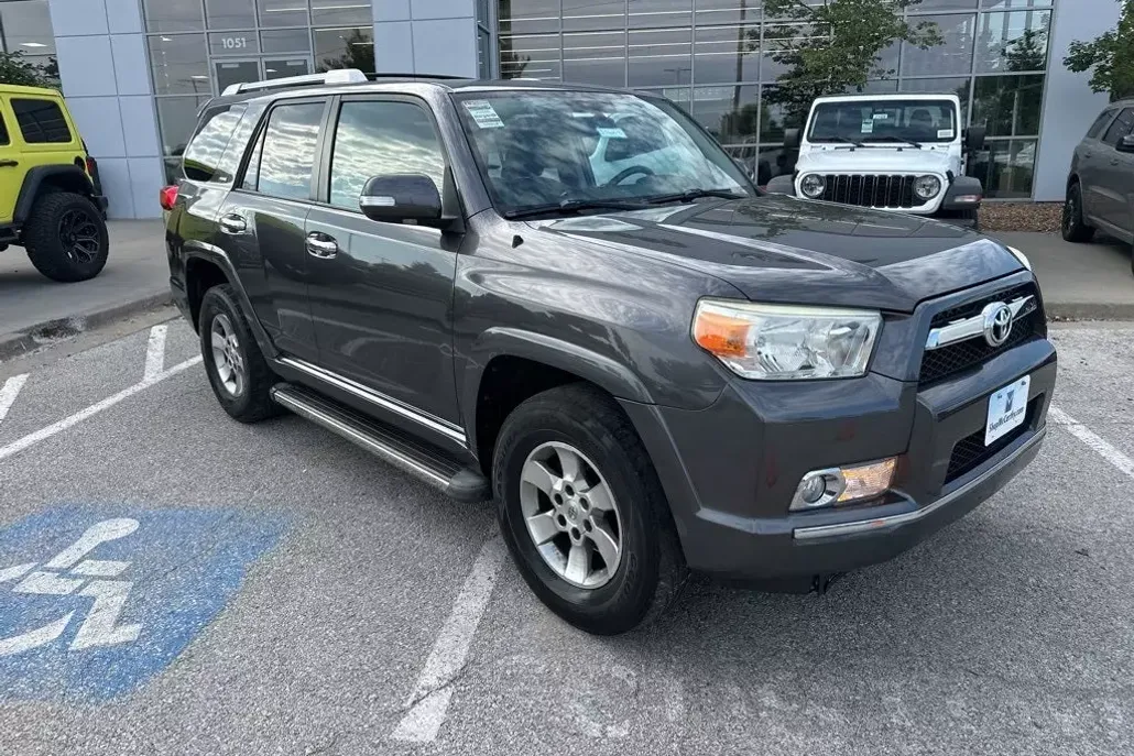 2011 Toyota 4Runner Limited V6 photo 1