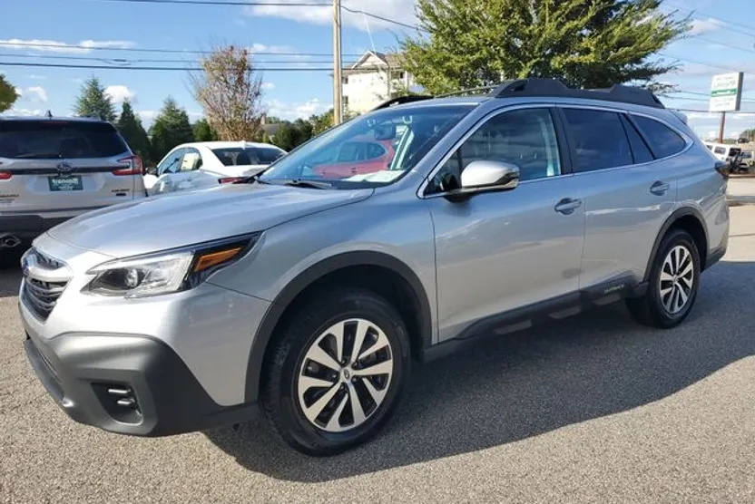 2022 Subaru Outback Premium photo 1