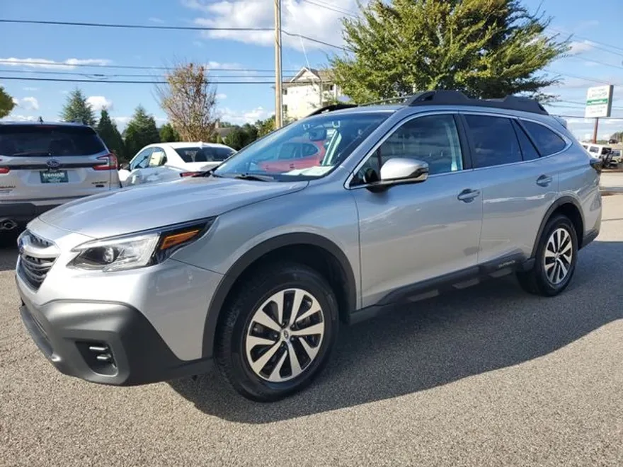 2022 Subaru Outback Premium photo 1