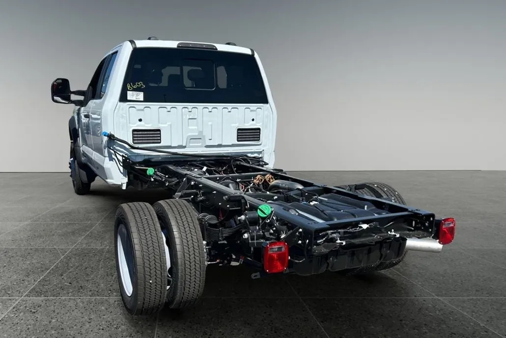 2025 Ford F-450 photo 1