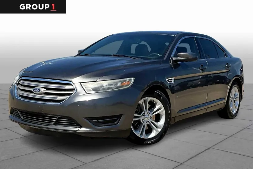2015 Ford Taurus SEL photo 1