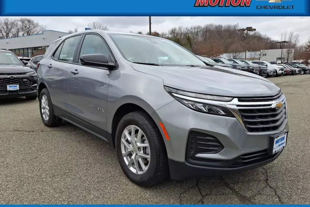 2024 Chevrolet Equinox LS photo 1