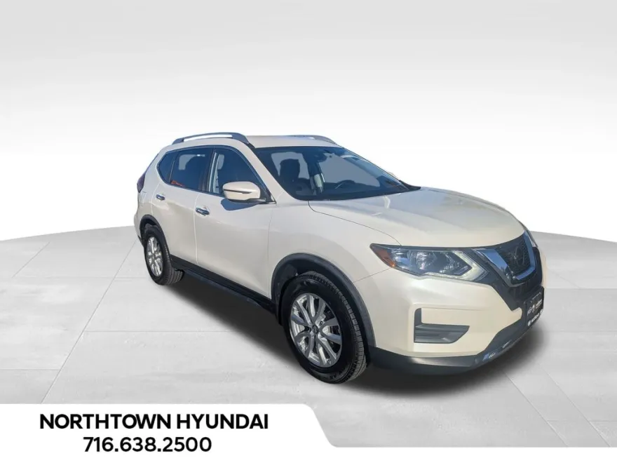 2020 Nissan Rogue SV photo 1