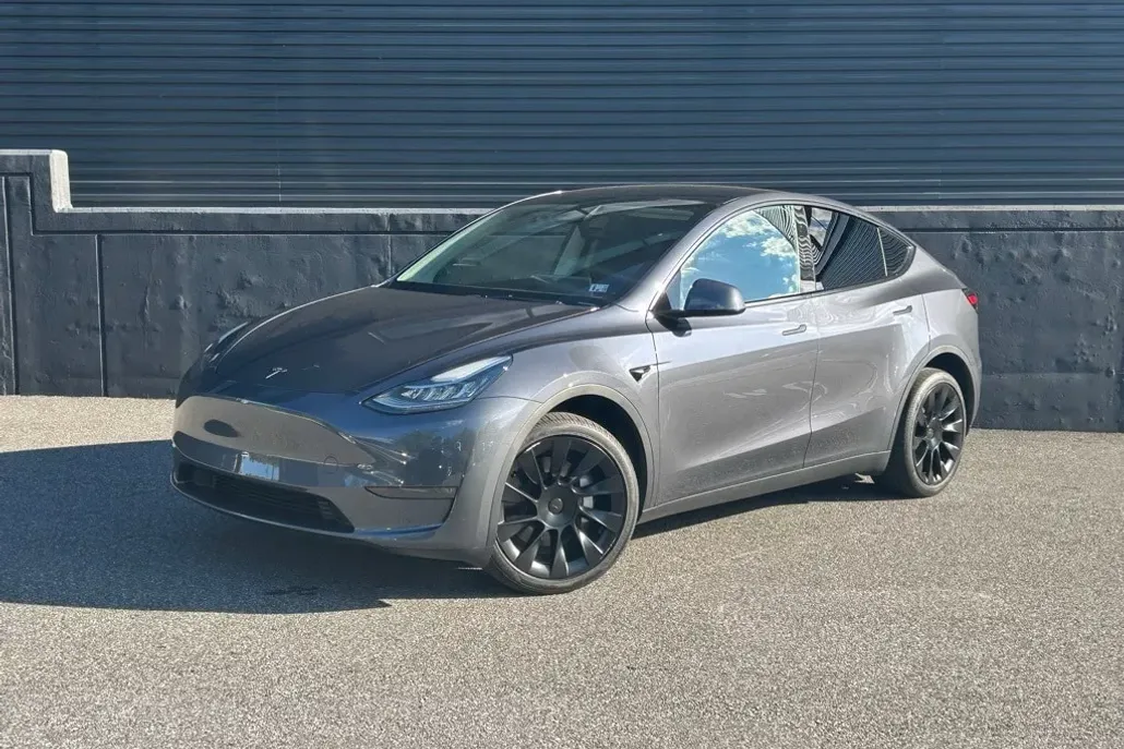 2023 Tesla Model Y Long Range photo 1