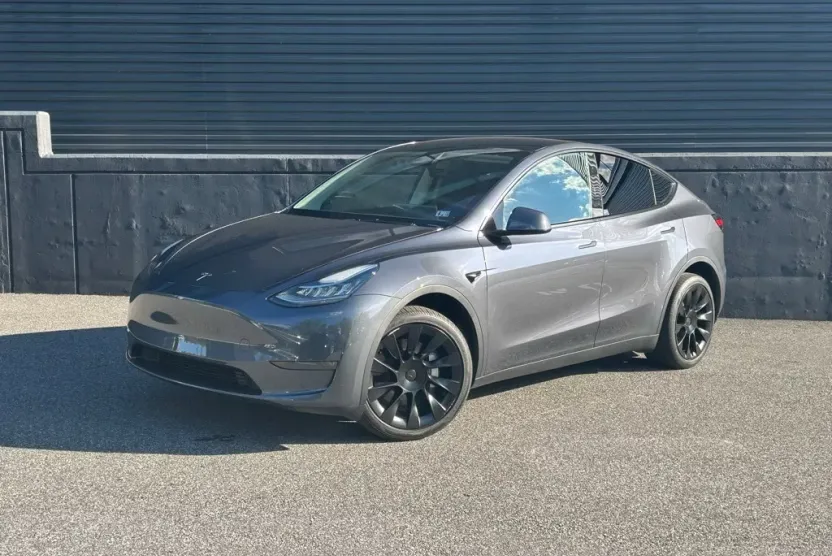 2023 Tesla Model Y Long Range photo 1