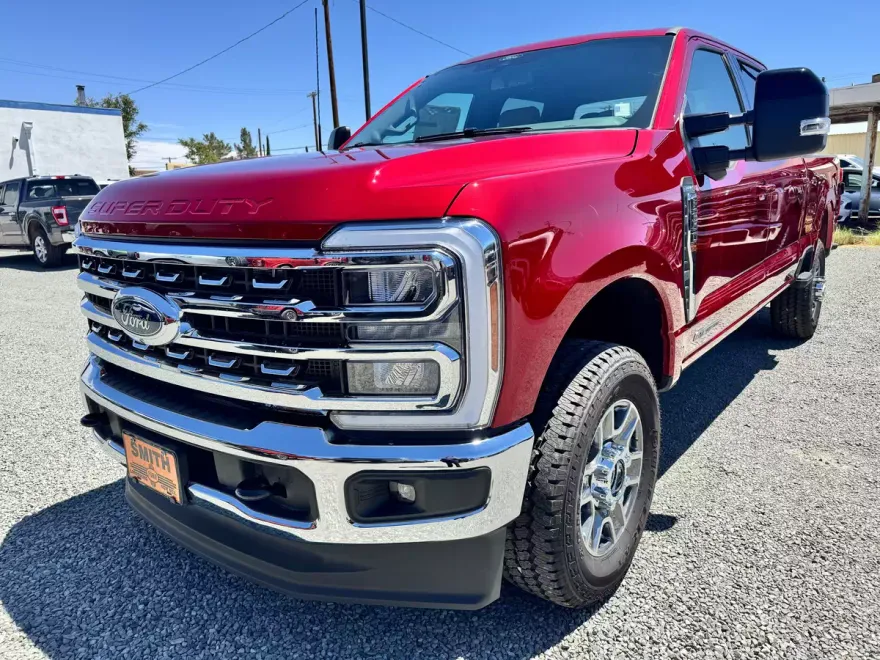 2025 Ford F-250 Lariat photo 1