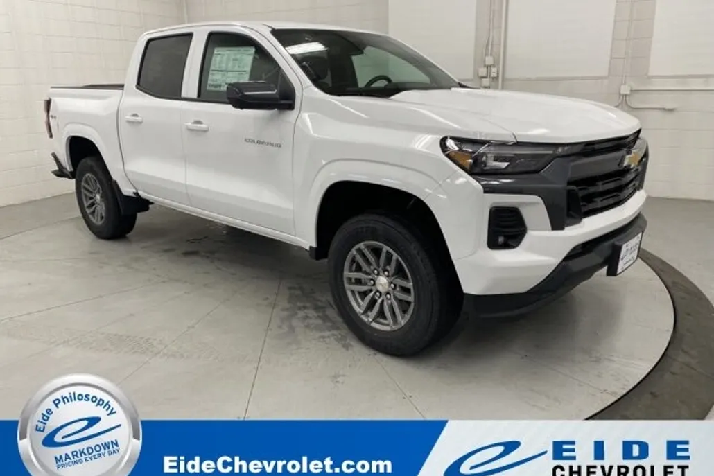 2025 Chevrolet Colorado Work Truck LT photo 1