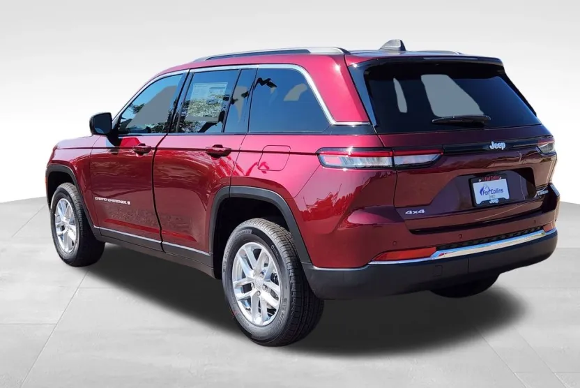 2025 Jeep Grand Cherokee Laredo photo 1