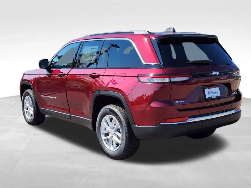 2025 Jeep Grand Cherokee Laredo photo 1
