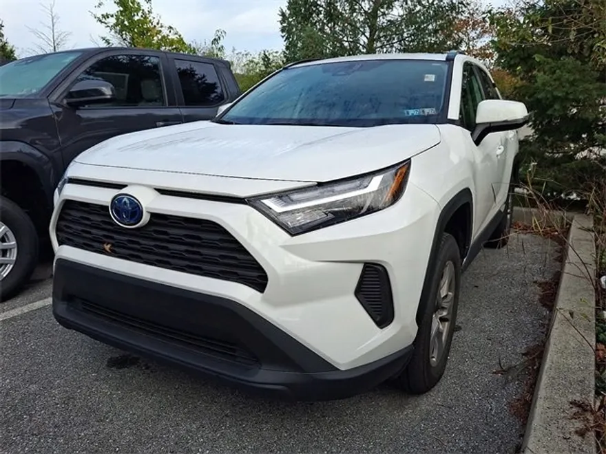 2024 Toyota RAV4 Hybrid XLE photo 1