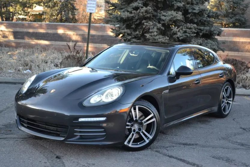 2014 Porsche Panamera 4 photo 1