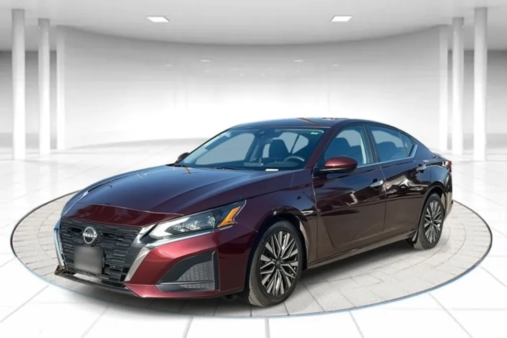 2023 Nissan Altima 2.5 SV photo 1