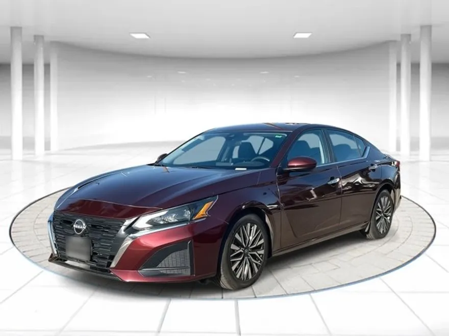2023 Nissan Altima 2.5 SV photo 1