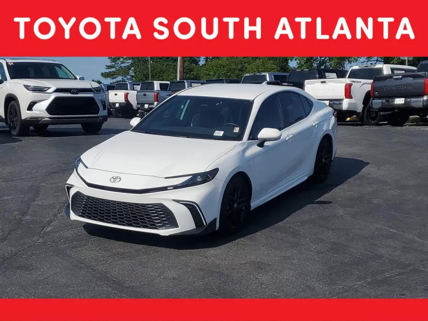 2025 Toyota Camry SE photo 1