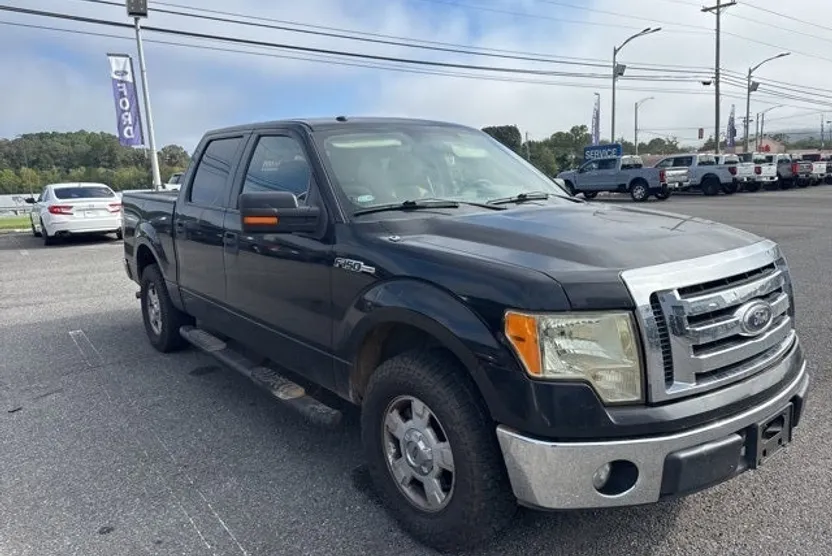 2010 Ford F-150 XLT photo 1