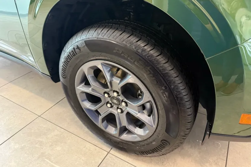 2025 Ford Maverick XLT photo 1
