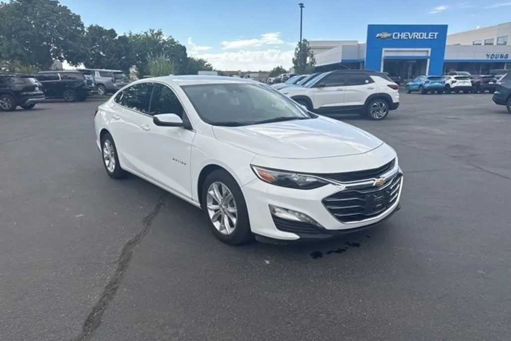 2023 Chevrolet Malibu 1LT photo 1