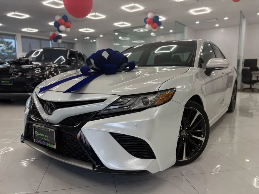 2018 Toyota Camry XSE V6 photo 1